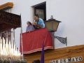 Roger Federer soltando piropos desde un balcón