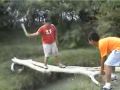 Tira el palo en lugar de lanzarselo... muy astuto
